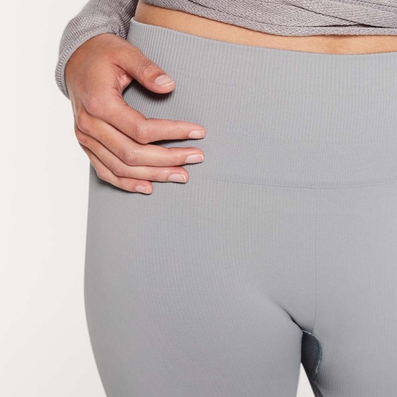 RARE LULULEMON- Sage Green- Sz 6- TARYN TOOMEY- Awakening Cropped Legging 17” - Picture 2 of 9